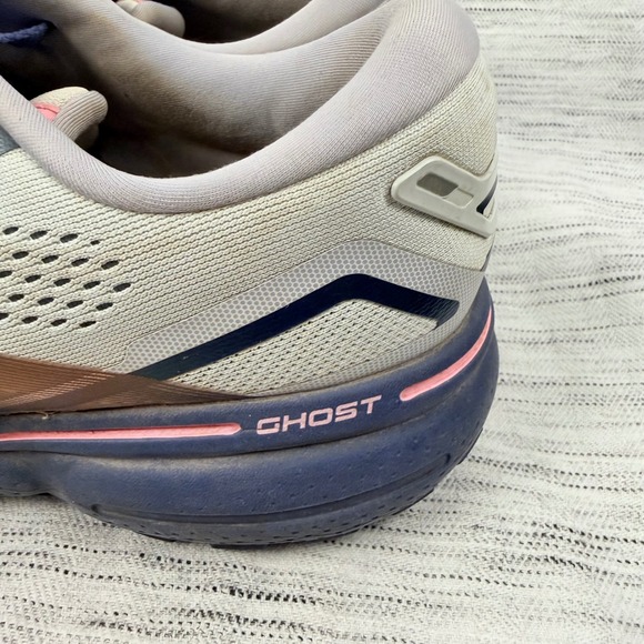 Brooks Ghost Women's Size 11B White Blue Pink Running Walking Sneakers Tennis - Picture 6 of 10